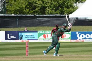 వికెట్ తీసిన ఆనందంలో రొనాల్డో స్టైల్‌ను కాపీ కొట్టిన సౌమ్య సర్కార్