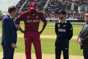 న్యూజిలాండ్ బ్యాటింగ్: సెమీస్ బరిలో నిలవాలంటే విండిస్ గెలవాల్సిందే!