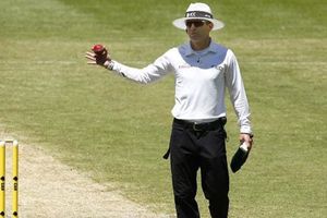 అంఫైర్ల తప్పిదానికి చెక్: ఇక నోబాల్ వేస్తే వెంటనే పసిగడతారు