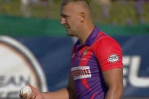 సోషల్ మీడియాలో వైరల్: ఇదేం బౌలింగ్ యాక్షన్ రా నాయనా! (వీడియో)