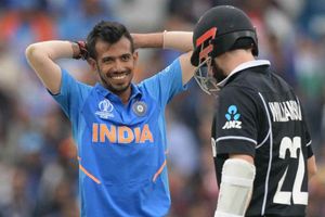 భారత్-కివీస్ మ్యాచ్‌కి వర్షం అడ్డంకి: న్యూజిలాండ్ 211/5 (46.1)