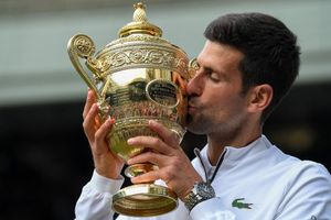 ఫెదరర్‌పై విజయం: ఐదోసారి వింబుల్డన్ టైటిల్‌ను ముద్దాడిన జొకోవిచ్