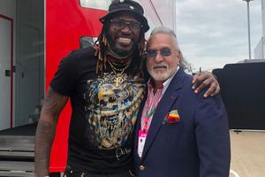 యూనివ‌ర్స‌ల్ బాస్ విత్ యూనివ‌ర్స‌ల్ థీఫ్