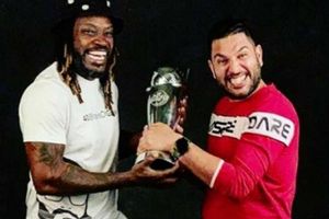 ఎందుకు?: క్రిస్ గేల్‌కు బౌలింగ్‌కు చేయనన్న యువరాజ్! (వీడియో)