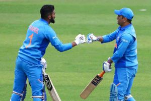 ఎంఎస్ ధోనీపై కాదు.. కేఎల్ రాహుల్‌పై ఒత్తిడి పెంచండి