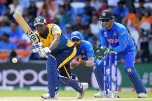 మాథ్యూస్, తిరుమన్నే హాఫ్ సెంచరీలతో తేరుకున్న శ్రీలంక