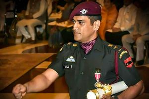 రెండు నెలలు ఆర్మీకి సేవలు: ధోని నిర్ణయంపై ట్విట్టర్‌లో ప్రశంసల వర్షం