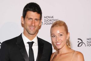 వెకేషన్ ట్రిప్: ఆటే కాదు.. భార్యతో కలిసి పాట కూడా పాడుతా (వీడియో)