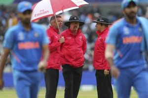 ఐసీసీ ఎలైట్ ప్యానెల్ అంఫైర్ల జీతాలు తెలిస్తే కళ్లు బైర్లు కమ్మాల్సిందే