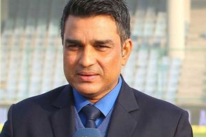 ఏం జరిగింది?: ఇంగ్లాండ్ మాజీ క్రికెటర్‌ను బ్లాక్ చేసిన సంజయ్ మంజ్రేకర్