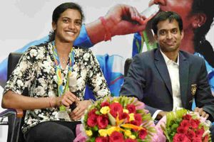 'ప్రతీసారి ఆటగాళ్లతో ప్రయాణిస్తే మనకు మరో సింధు దొరకదు'