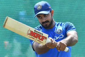 ప‌్ర‌పంచ‌క‌ప్ నుంచి విజ‌య్ శంక‌ర్ అవుట్‌..మ‌యాంక్ ఇన్‌!