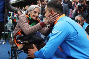 ఎవ‌రీ చారుల‌త? విరాట్ కోహ్లీని క‌ట్టి ప‌డేసింది!