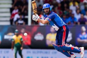 మిడ్ వికెట్ మీదుగా యువరాజ్ భారీ సిక్స్: మ్యాచ్‌కే హైలెట్‌ (వీడియో)