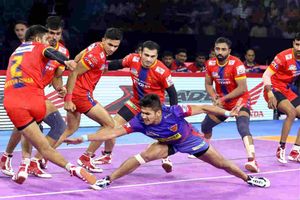 ప్రో కబడ్డీ 2019.. 100 రైడ్ పాయింట్లు సాధించిన ఢిల్లీ రైడర్‌