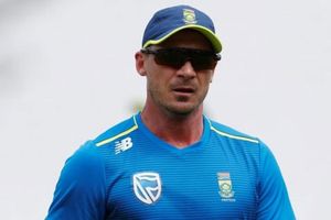 డేల్ స్టెయిన్‌కు సఫారీ సెలక్టర్లు మొండిచేయి: కోహ్లీకి క్షమాపణ