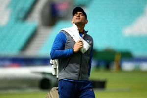 బాలీవుడ్‌లోకి మహేంద్ర సింగ్ ధోని: కొత్త వెంచర్ గురించి తెలుసా?