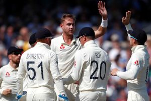 రసవత్తరంగా యాషెస్ మూడో టెస్టు: ఇంగ్లాండ్ 67 ఆలౌట్