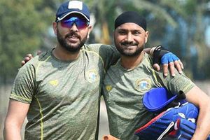 యువరాజ్‌ కోసం మందుబిల్లలు కొనాలనుకున్న హర్భజన్‌