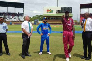 భారత్ Vs విండిస్, 1st ODI: టీమిండియా ఫీల్డింగ్, 43 ఓవర్లకు మ్యాచ్ కుదింపు