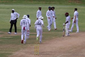 181 పరుగులకే విండీస్‌ ఆలౌట్‌.. పట్టుబిగించిన భారత్