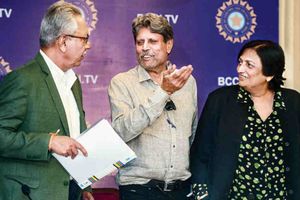 హెడ్ కోచ్‌గా రవిశాస్త్రి ఎలా సెలక్ట్ అయ్యాడో తెలుసా?: కపిల్ దేవ్ వెల్లడి