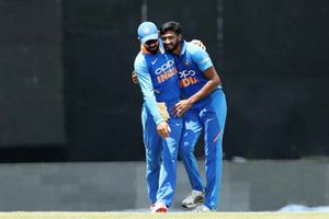 భారత్ vs విండిస్, 3rd ODI: వర్షం దోబూచులాట, 22 ఓవర్లకు విండిస్ 158/2