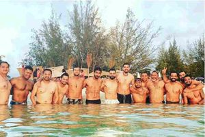 India Vs West Indies: ఆంటిగ్వాలో అర్ధనగ్నంగా కోహ్లీసేన (ఫోటో)