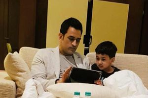 కశ్మీర్ నుంచి ఇంటికి: ధోని ఇప్పుడేం చేస్తున్నాడో తెలుసా?