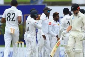 లంక స్పిన్నర్‌కు న్యూజిలాండ్ దాసోహం: టీ విరామానికి కివీస్ 179/5