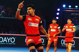 PKL 2019: రైడ్‌కు వెళ్లాడంటే పాయింట్ తేవాల్సిందే!