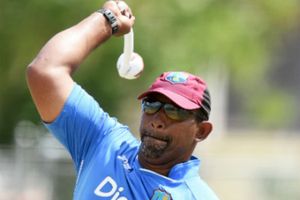 హెడ్ కోచ్ ఇంటర్వ్యూ: ఆరుగురు కాదు ఐదుగురే, ఆఖరి నిమిషంలో తప్పుకున్న సిమ్మన్స్‌