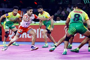 పర్దీప్‌ నర్వాల్‌ మెరిసినా పట్నాకు తప్పని ఓటమి