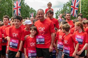 యాషెస్: ఎరుపు మయం కానున్న లార్డ్స్ క్రికెట్ గ్రౌండ్: ఎందుకో తెలుసా?