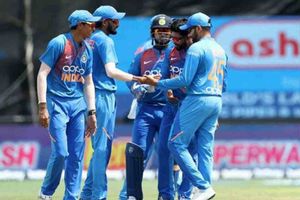 ధోనీని మరపించిన రిషబ్ పంత్: చప్పట్లు కొడుతూ అభినందించిన కోహ్లీ