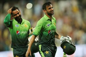 షోయబ్ మాలిక్, మహమ్మద్ హఫీజ్‌లకు పాకిస్థాన్ బోర్డు మొండిచెయ్యి