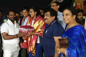 ఎంతో నిరీక్షణ తర్వాత స్వర్ణ పతకం సాధించా: హైదరాబాద్‌లో సింధుకు ఘనస్వాగతం