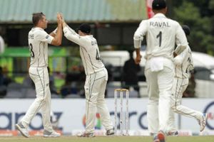 శ్రీలంక-న్యూజిలాండ్‌ రెండో టెస్టుకు వర్షం ఆటకం.. కష్టాల్లో లంక