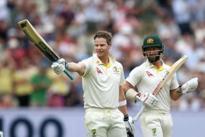 యాషెస్‌ తొలి టెస్టు: స్మిత్, వేడ్‌ సెంచరీలు.. ఇంగ్లండ్‌ లక్ష్యం 398