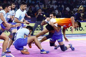 హోరాహోరీ పోరులో పుణేరి, తలైవాస్‌ మ్యాచ్‌ 'టై'