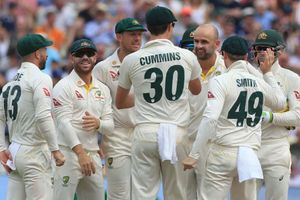 యాషెస్‌ సిరీస్‌.. టెస్టు జెర్సీలపై మాజీ ఆటగాళ్లు అసహనం