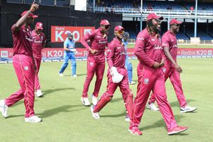 విండీస్ దిగ్గజం లారా రికార్డులు బద్దలు కొట్టిన క్రిస్ గేల్‌