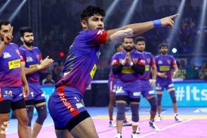 వరుసగా 17వ సూపర్-10 సాధించిన నవీన్.. ప్లే ఆఫ్స్‌ నుంచి పుణే ఔట్‌!