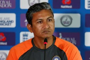 వేటు వేయొద్దని సెలక్షన్‌ కమిటీ సభ్యుడికి బంగర్ బెదిరింపులు