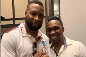 'మళ్లీ వెస్టిండీస్‌ జెర్సీ ధరించి క్రికెట్ ఆడాలనుకుంటున్నా'