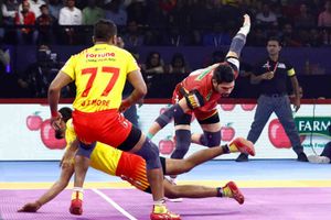 గుజరాత్‌ ఆల్‌రౌండ్ షో.. సొంతగడ్డపై బుల్స్‌కు షాక్