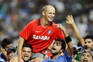 'భారత్‌ను విశ్వవిజేతగా నిలిపాడు.. అతడే హెడ్ కోచ్‌గా మనకు కావాలి'