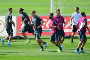 కోచ్‌ను అమాంతం గాల్లోకి ఎగిరి తన్నిన ఆటగాడు.. ఎందుకో తెలుసా? (వీడియో)