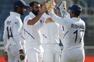 వెస్టిండీస్‌ లక్ష్యం 468.. భారత్ విజయానికి 8 వికెట్లు