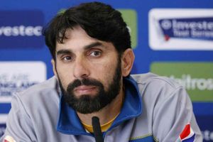 పాకిస్థాన్‌ హెడ్ కోచ్‌గా మిస్బాకే పట్టం.. బౌలింగ్ కోచ్‌గా వకార్ యూనిస్‌